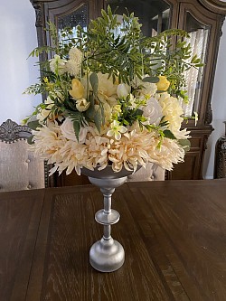 Floral Arrangement $95.00 - SOLD
