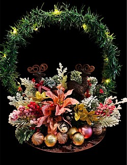 Christmas Charger Plate Arrangement $40.00 - SOLD